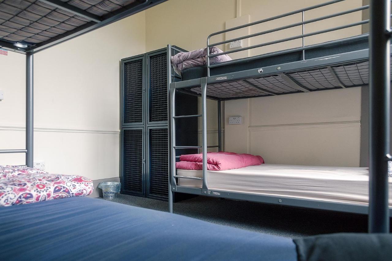 Cama Individual en habitación compartida femenina